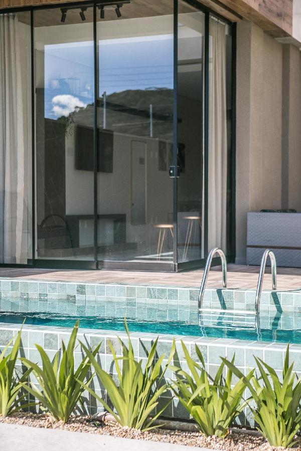 Casa Requinte, 4 Suites , Piscina II Balneário Camboriú エクステリア 写真